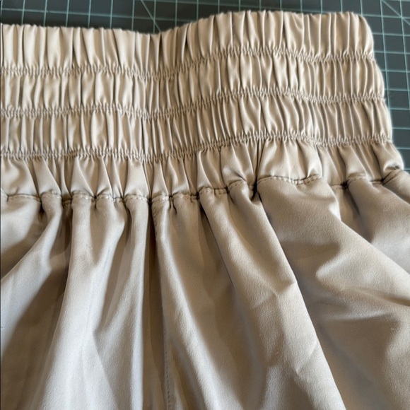 Nike High Waist Cream Shorts - Picture 3 of 6